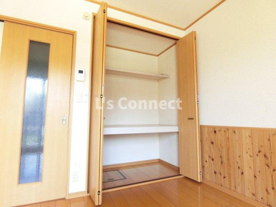 【収納】 | シオンコート | 奥行のある収納でお荷物もすっきりしまえます。