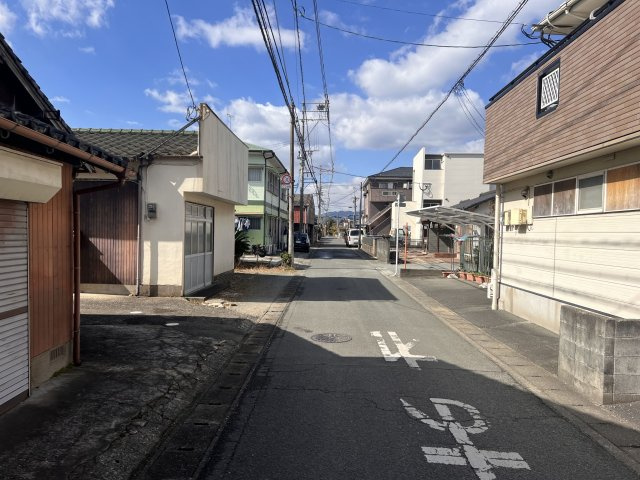 小郡市小郡　売り土地の前面道路含む現地写真