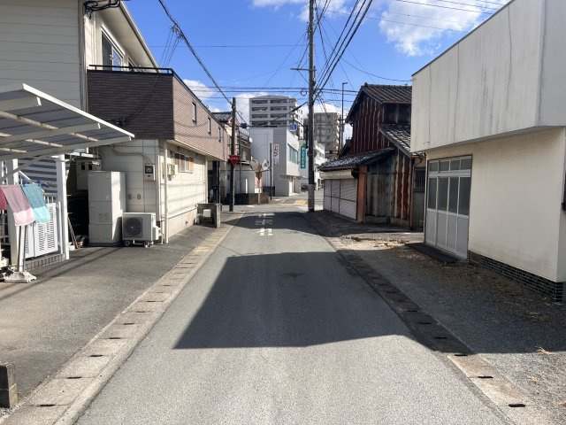小郡市小郡　売り土地の前面道路含む現地写真
