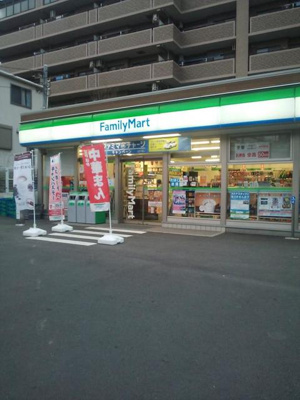 ファミリーマート 厚木栄町二丁目店 徒歩7分。コンビニ 550m