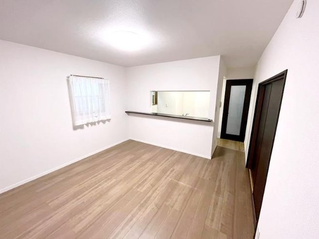 大和市下鶴間　中古戸建の居間・リビング|使いやすいリビングです