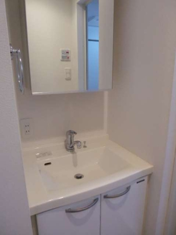 宏和ビルの洗面所