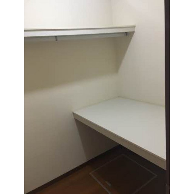 岐阜市鏡島西２丁目のアパートの収納