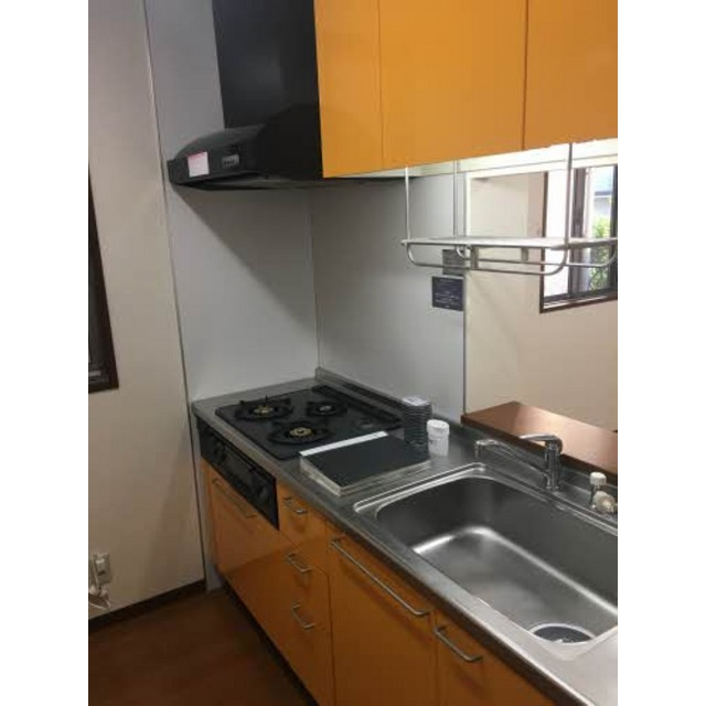 岐阜市鏡島西２丁目のアパートのキッチン