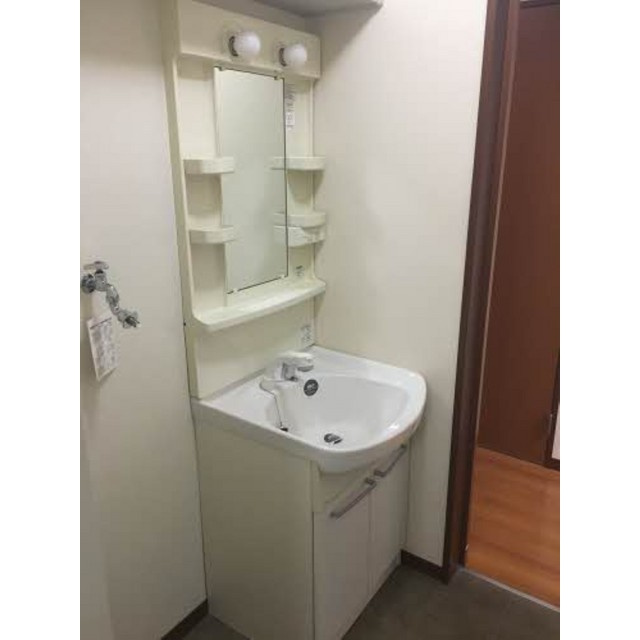 岐阜市鏡島西２丁目のアパートの洗面所