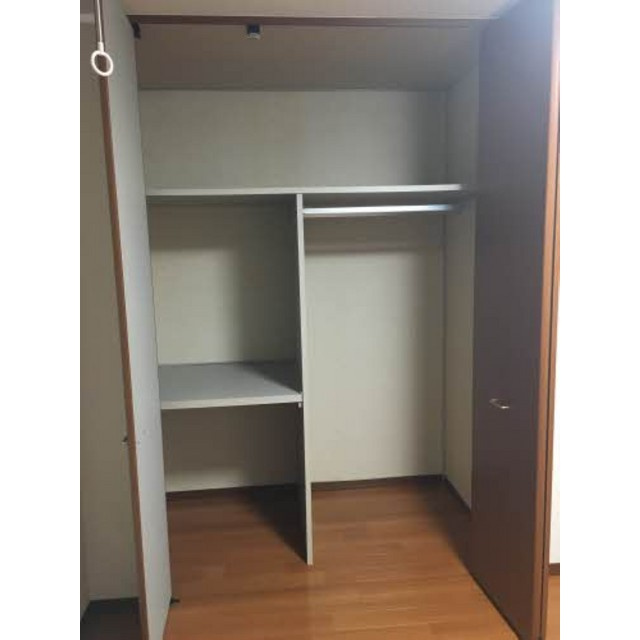 岐阜市鏡島西２丁目のアパートの収納