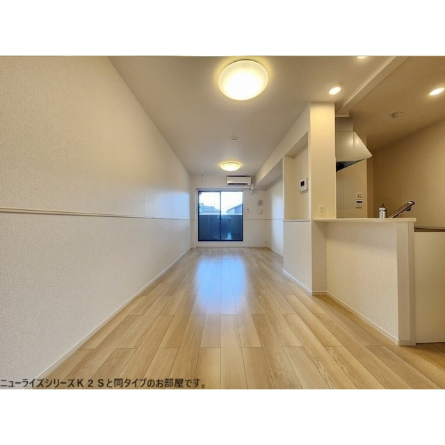 各務原市那加新田町１丁目のアパートの居間・リビング