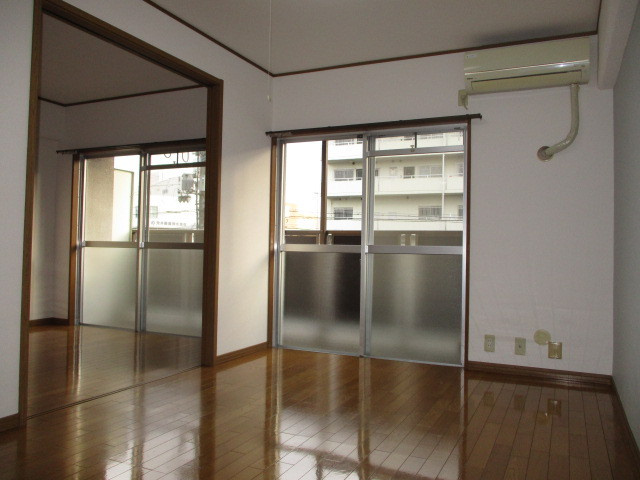 笑光マンションの居間・リビング