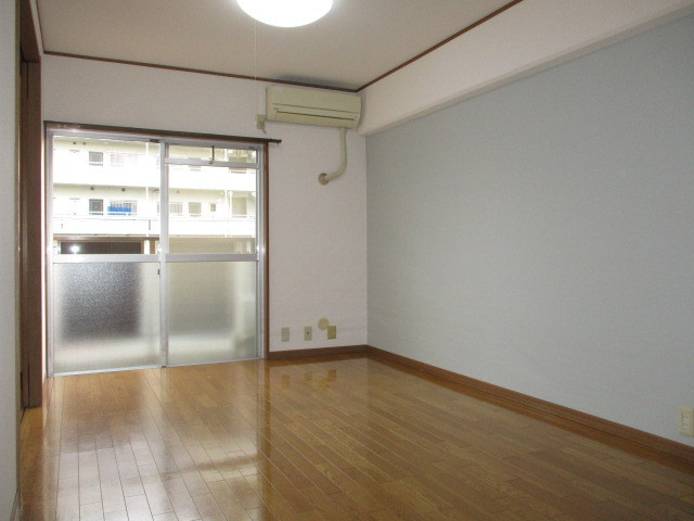 笑光マンションの居間・リビング