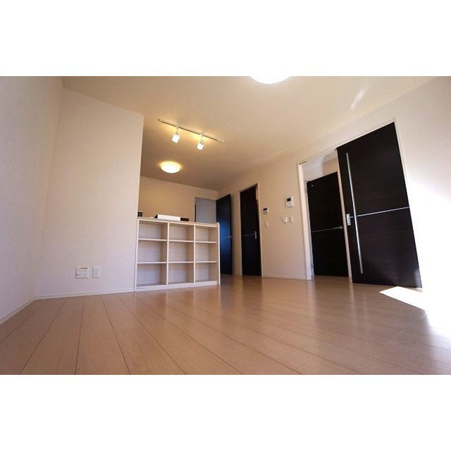 岐阜市領下のアパートの居間・リビング