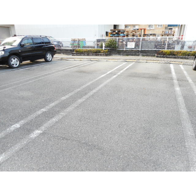 グラシエの駐車場