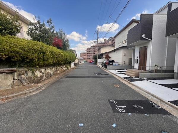 【前面道路含む現地写真】