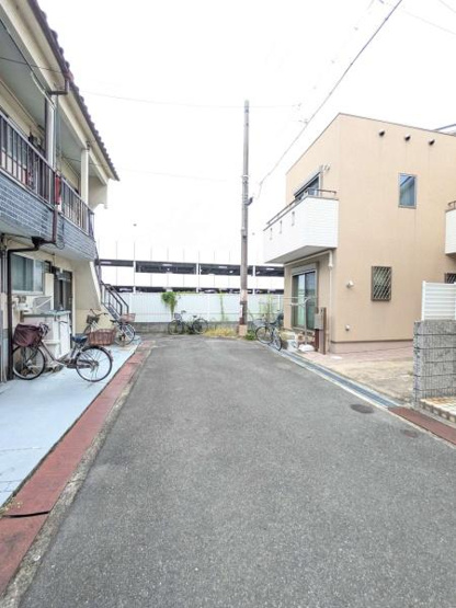 【前面道路含む現地写真】