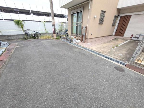 【前面道路含む現地写真】