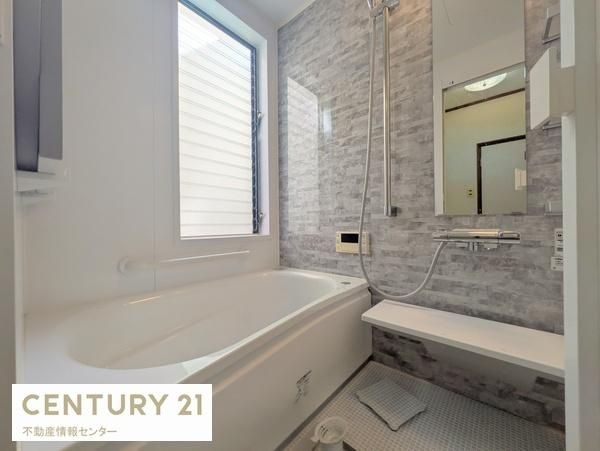 【浴室】 | 田中１丁目　中古戸建 | 浴室には窓があるので、換気がしやすいくなっています！