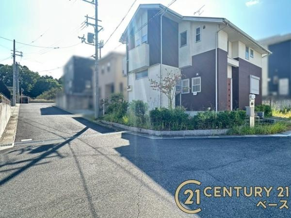 香芝市尼寺３丁目　一戸建の前面道路含む現地写真