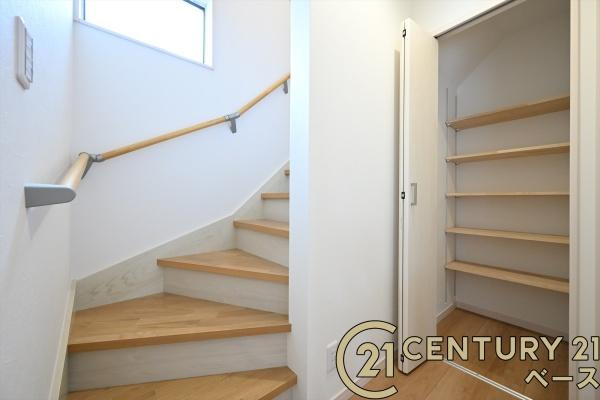 桜井市芝 ２号地／一戸建の収納|■現地撮影写真■廊下にも収納スペース完備！