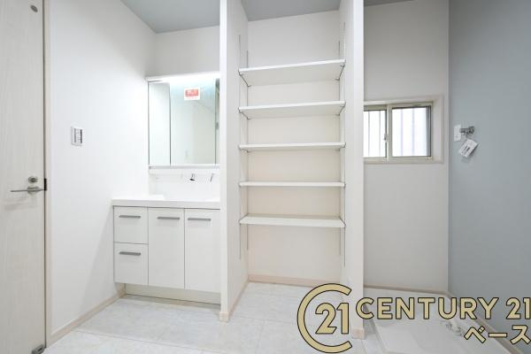 桜井市芝 ２号地／一戸建の独立洗面台|■現地撮影写真■ゆったりとした広さの快適な洗面スペースです！