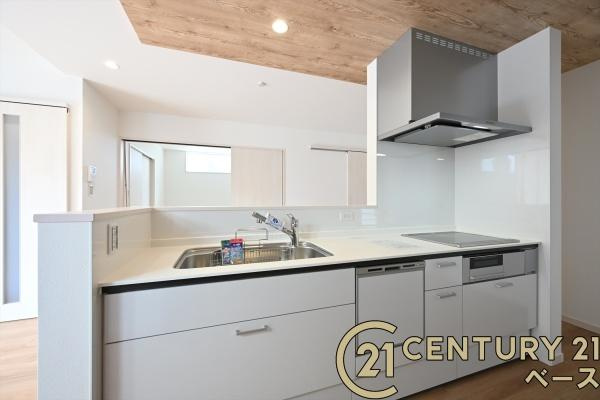 桜井市芝 ２号地／一戸建のキッチン|■現地撮影写真■家族とのコミュニケーションがとりやすい人気のカウンターキッチン！