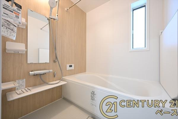 桜井市芝 ２号地／一戸建の浴室|■現地撮影写真■ゆったりしたサイズの浴室！足を伸ばしての入浴は疲れも癒してくれます！