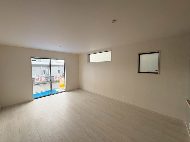 ■■八重瀬町伊覇第２－２号棟（全３棟）の居間・リビング|ゆったりとした居間です