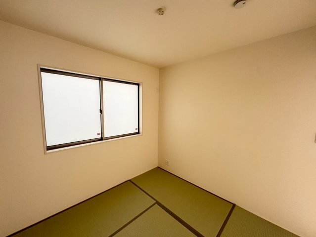 ■■八重瀬町伊覇第２－２号棟（全３棟）の和室|フローリングだけでなく、和室もあります