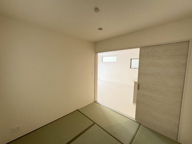 ■■八重瀬町伊覇第２－２号棟（全３棟）の和室