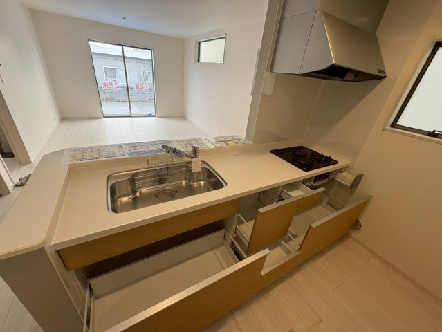 ■■八重瀬町伊覇第２－２号棟（全３棟）のキッチン|使いやすいキッチンです