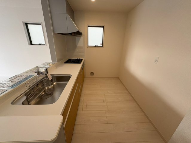 ■■八重瀬町伊覇第２－２号棟（全３棟）のキッチン