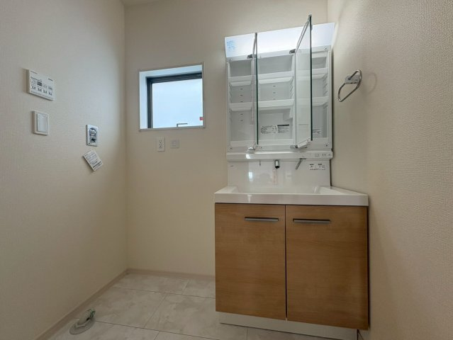 ■■八重瀬町伊覇第２－２号棟（全３棟）の独立洗面台|使いやすい独立洗面台です