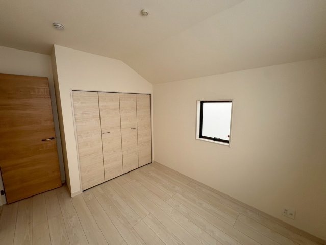 ■■八重瀬町伊覇第２－２号棟（全３棟）の洋室|きれいな洋室です