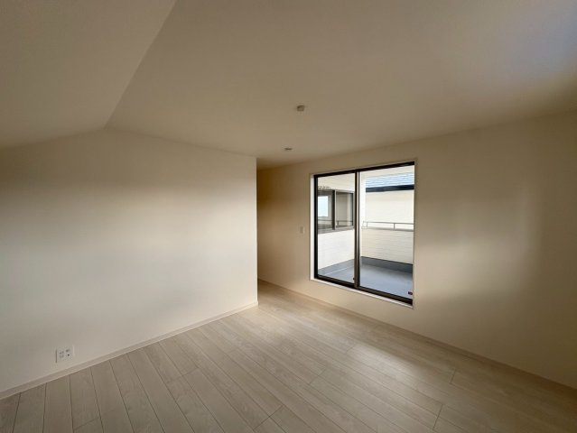 ■■八重瀬町伊覇第２－２号棟（全３棟）の洋室|個人の部屋や寝室として使える洋室です