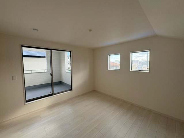 ■■八重瀬町伊覇第２－２号棟（全３棟）の洋室|きれいな洋室です