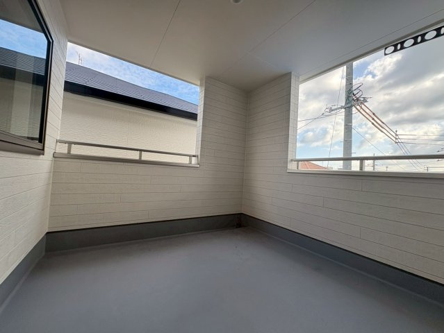 ■■八重瀬町伊覇第２－２号棟（全３棟）のバルコニー|陽当たり良好なバルコニーです