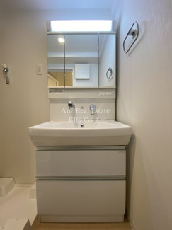 【洗面所】 | ショウエイ靭 | 三面鏡シャンドレ！