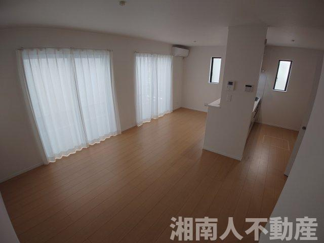 茅ヶ崎市松林2丁目 新築戸建 全5棟の居間・リビング|居間です