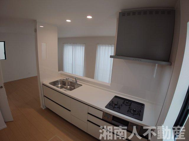 茅ヶ崎市松林2丁目 新築戸建 全5棟のキッチン|コンパクトなキッチンで掃除もラクラク