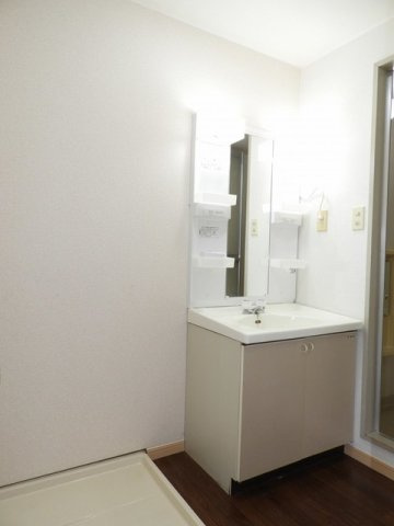 ジョイ梅田の洗面所|ゆったりとスペースのある洗面所