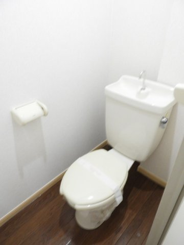 ジョイ梅田のトイレ|落ち着いた色調のトイレです