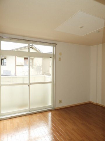 ジョイ梅田の居間・リビング|ゆったりとした居間です