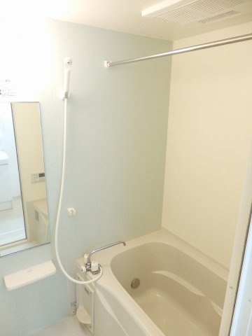 ブルーベリーの浴室|落ち着いた空間のお風呂です