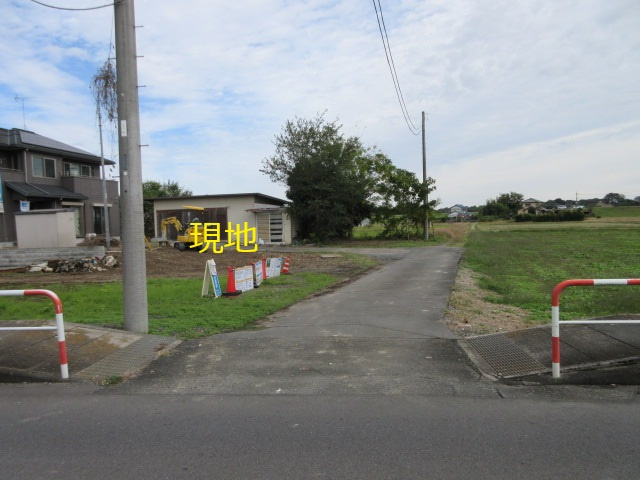 中古戸建　吉見町江和井548（リフォーム住宅）の前面道路含む現地写真