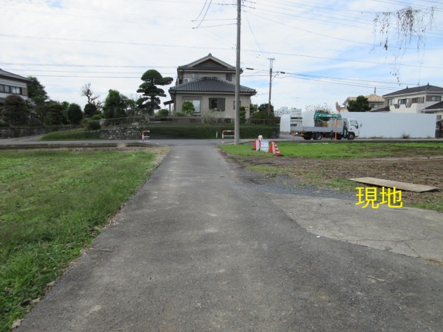 中古戸建　吉見町江和井548（リフォーム住宅）の前面道路含む現地写真