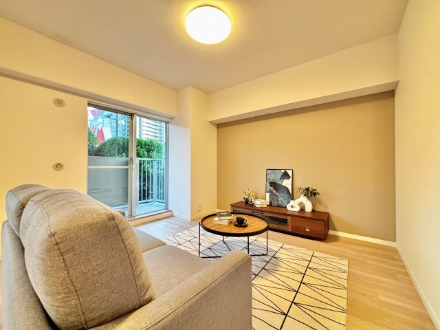 ユアサハイム新高の居間・リビング|こちらのリビングで趣味の時間をお楽しみください