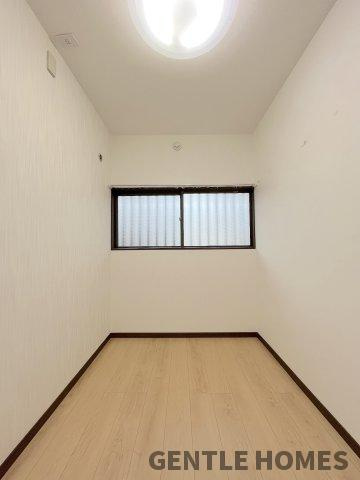 高雄5丁目戸建ての洋室
