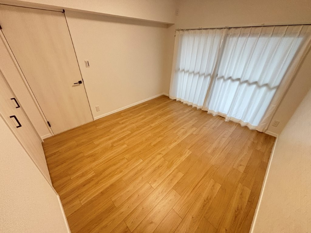 グリーンシティ弥生の洋室