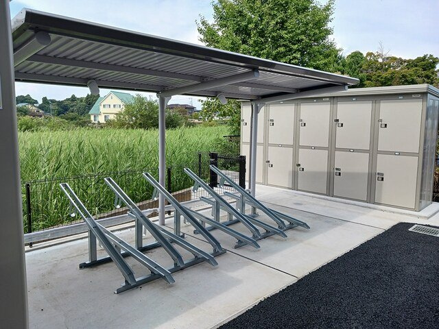 ミースⅠのその他共用部分|屋根付きの駐輪場があります。宅配ボックス設置