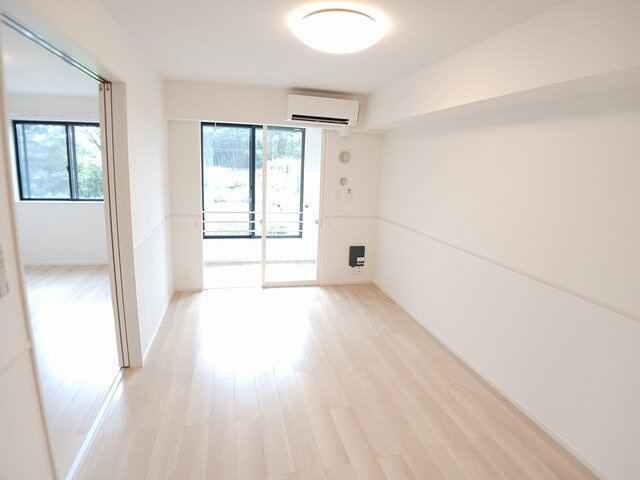 ミースⅠの居間・リビング|こちらのリビングで趣味の時間をお楽しみください