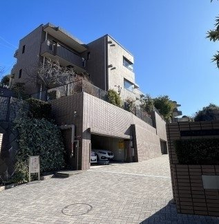 グローリア初穂大倉山の外観