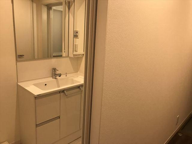 横浜市港北区小机町のアパートの洗面所